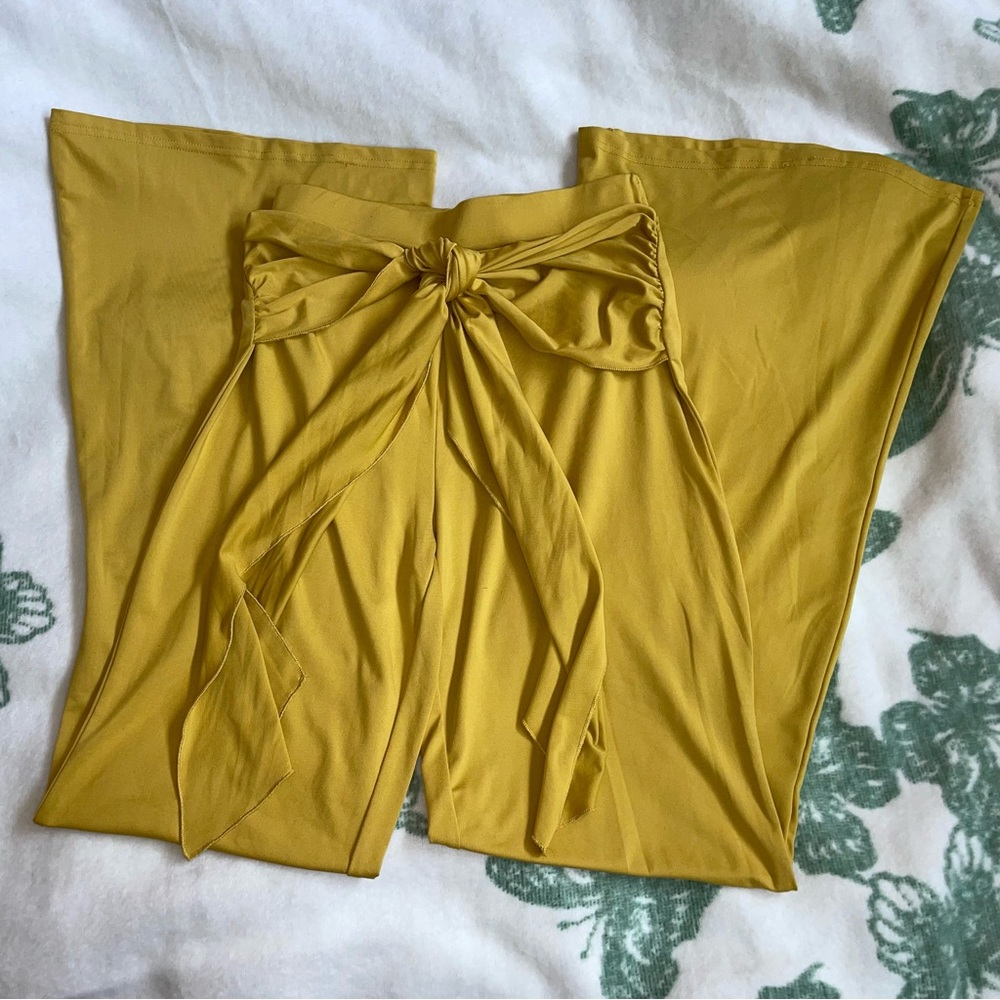 Miss Avenue flare stretchy mustard pants size M
